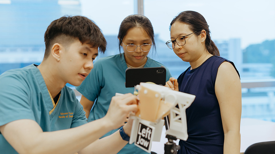 Dentistry students sharpen their radiography skills with NUS-developed augmented reality, virtual simulators