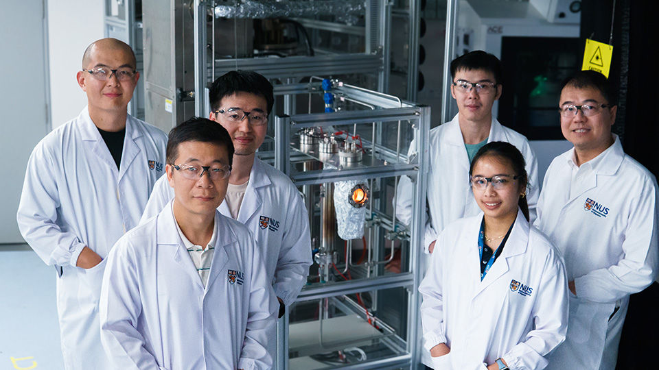 Lightbulb-inspired reactor tackles three major decarbonisation challenges